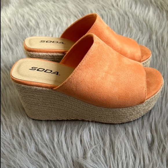 Soda Wedge Sandals Womens Size 8 1/2‎ Orange Open Toe Slip On Heeled Shoes - Picture 1 of 6